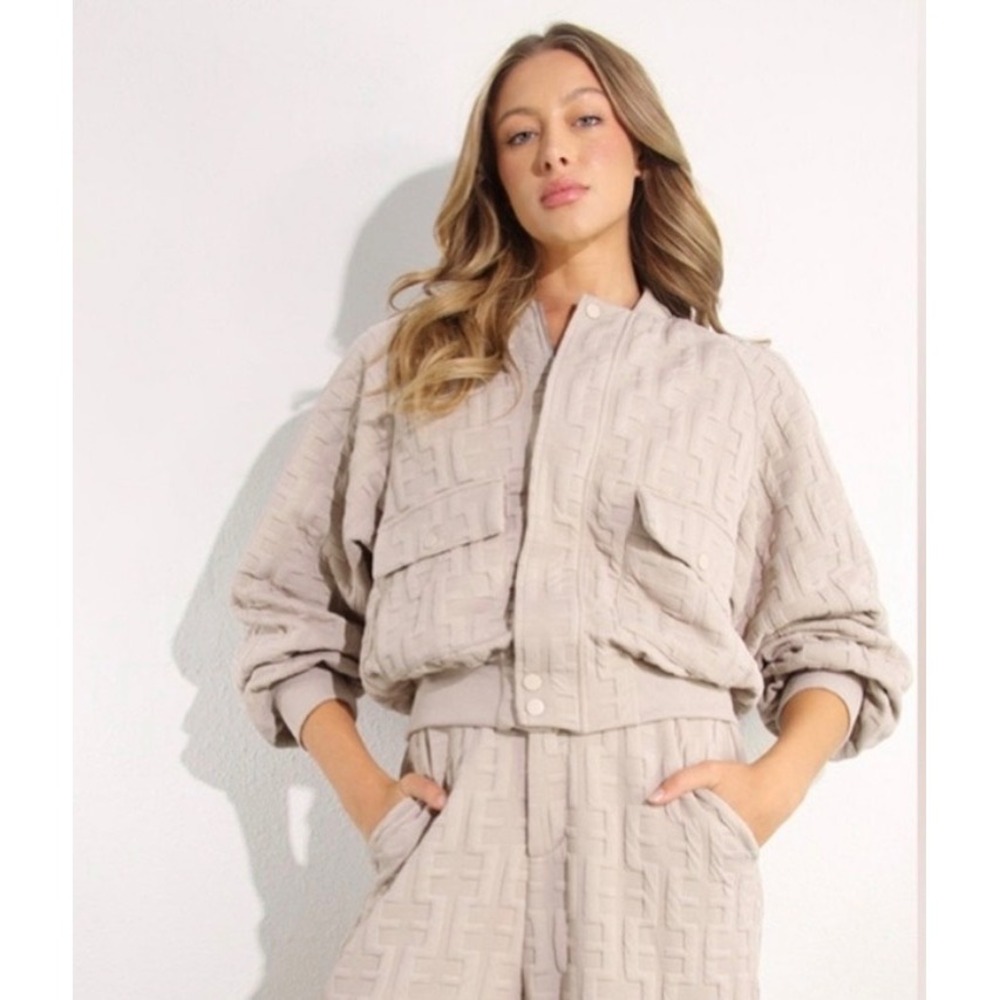 MULLA Textured Geometric Bomber Jacket Taupe Beige Cropped Snap Zip Front Medium